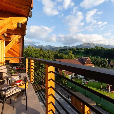 Mountain Base - Milton Bachledzki Wierch 3 *