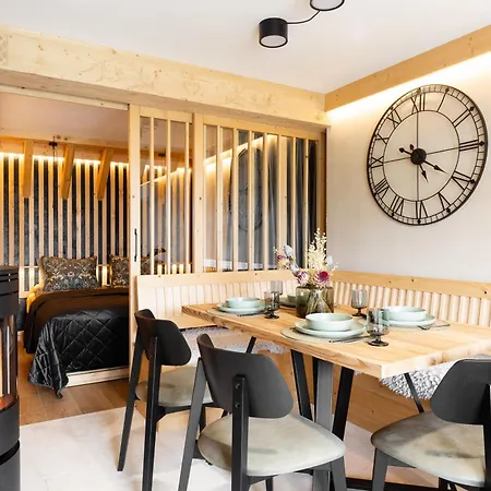 Mountain Base - Milton Bachledzki Wierch 3 *