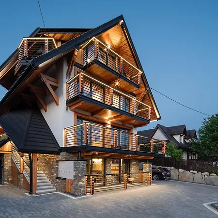 Mountain Base - Milton Bachledzki Wierch 3 *