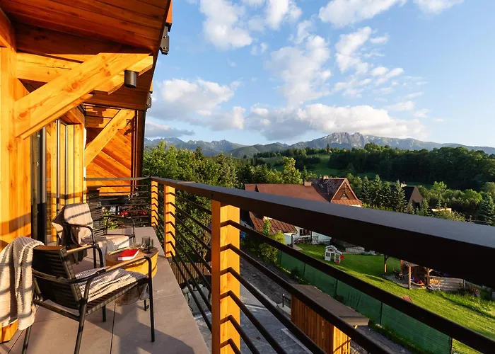 Mountain Base - Milton Bachledzki Wierch 3 *