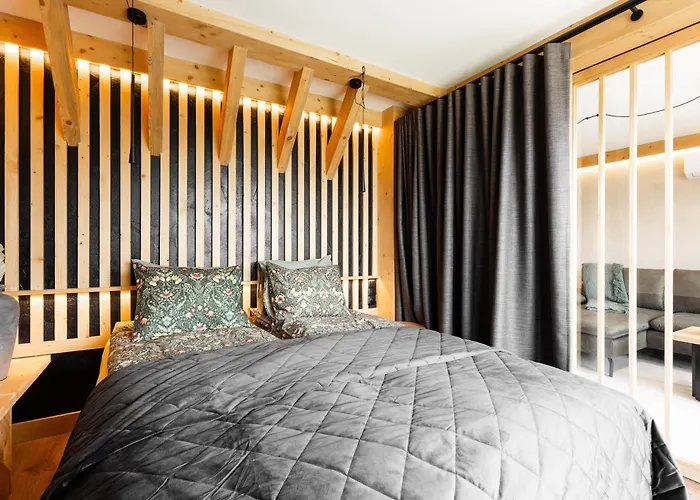 Mountain Base - Milton Bachledzki Wierch 3 *